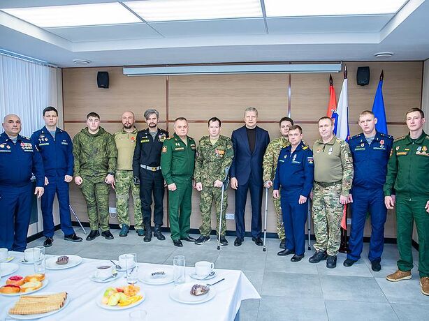 Андрей Иванов встретился с ветеранами СВО на площадке одинцовского военкомата Андрей Иванов встретился с ветеранами СВО на площадке одинцовского военкомата